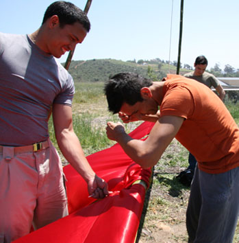 Geronimo Omabtang lends support while Angel Alhambra saves the day with some on-site stictching of the banner &copy; Peter Terezakis 2007 http://www.terezakis.com